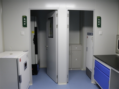 實驗室微生物室潔凈區(qū)、純手工彩鋼板制作、pvc地面、鋼制門