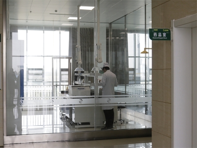實驗室玻璃隔墻、吊頂、萬向排氣罩