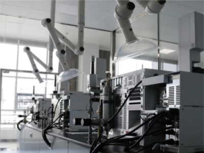 實驗室收納線孔儀器臺、萬向罩、vav智能排風(fēng)系統(tǒng)