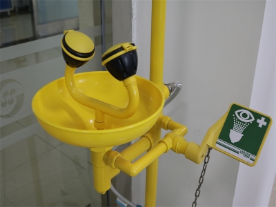 實(shí)驗(yàn)室緊急噴淋器、腳踏式
